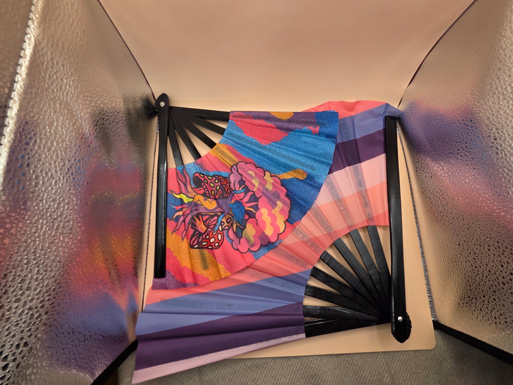 Mushrooms & Chill 13inch hand fan - Drop Fanatic 